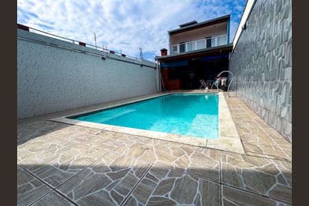 Casa para alugar com 150m², 2 quartos e 2 vagas Casa para alugar com 150m², 2 quartos e 2 vagasPiscina