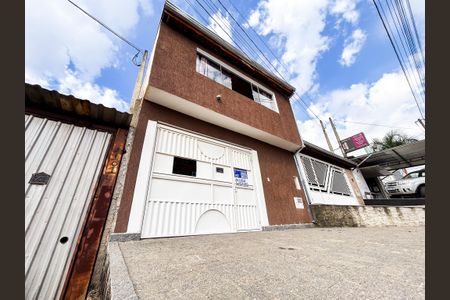 Casa para alugar com 150m², 2 quartos e 2 vagas Casa para alugar com 150m², 2 quartos e 2 vagasFachada