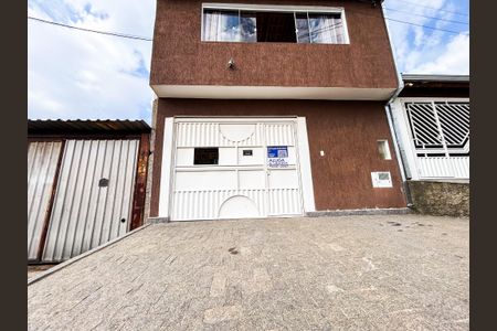 Casa para alugar com 150m², 2 quartos e 2 vagas Casa para alugar com 150m², 2 quartos e 2 vagasFachada