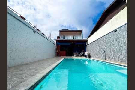 Casa para alugar com 150m², 2 quartos e 2 vagas Casa para alugar com 150m², 2 quartos e 2 vagasPiscina
