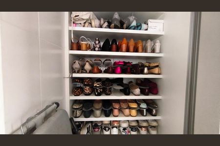 Apartamento à venda com 97m², 3 quartos e 3 vagas Apartamento à venda com 97m², 3 quartos e 3 vagasDespensa