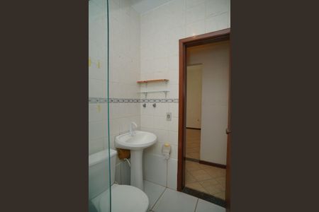 Casa de condomínio para alugar com 45m², 2 quartos e sem vaga Casa de condomínio para alugar com 45m², 2 quartos e sem vagaBanheiro