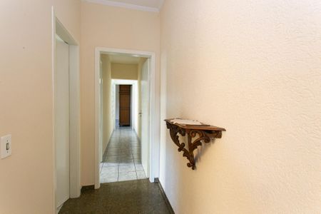 Casa para alugar com 170m², 3 quartos e 2 vagasCorredor