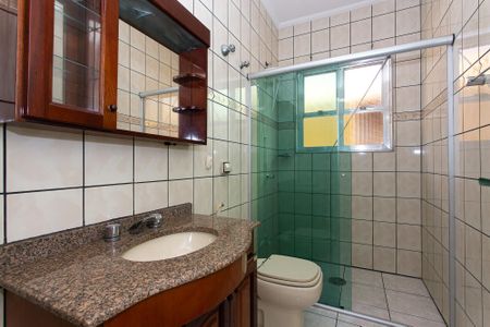 Casa para alugar com 170m², 3 quartos e 2 vagasBanheiro social