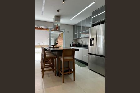 Casa à venda com 239m², 3 quartos e 4 vagas