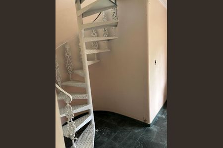 Casa à venda com 239m², 3 quartos e 4 vagas