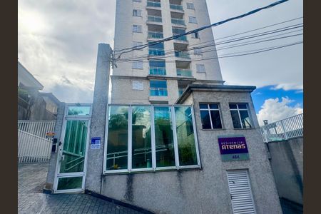 Apartamento para alugar com 60m², 2 quartos e 2 vagasPlaca instalada na fachada do imóvel 