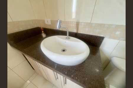 Apartamento para alugar com 60m², 2 quartos e 2 vagasBanheiro