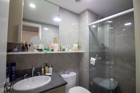 Apartamento à venda com 83m², 2 quartos e 1 vagaBanheiro da Suíte 1
