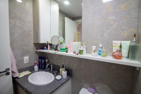 Apartamento à venda com 83m², 2 quartos e 1 vagaBanheiro da Suíte 1