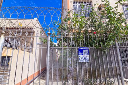 Apartamento à venda com 60m², 2 quartos e sem vagaFachada do Prédio com placa