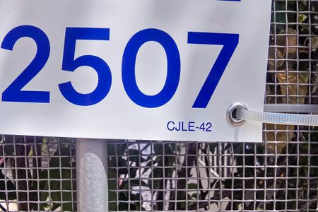 Apartamento à venda com 60m², 2 quartos e sem vagaFachada do Prédio com placa