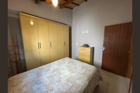 Casa de condomínio à venda com 216m², 3 quartos e 2 vagasedícula