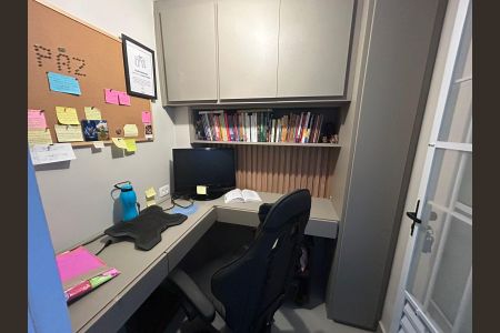 Casa de condomínio à venda com 216m², 3 quartos e 2 vagasQuarto