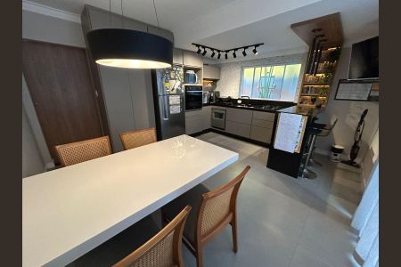 Casa de condomínio à venda com 216m², 3 quartos e 2 vagasCozinha