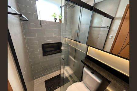 Casa de condomínio à venda com 216m², 3 quartos e 2 vagasBanheiro