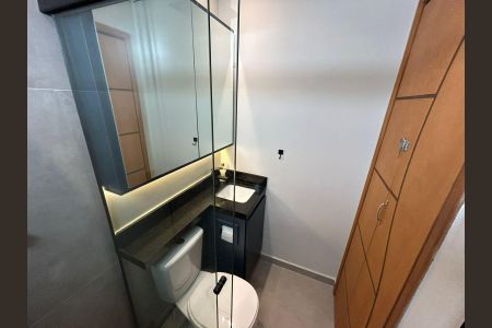 Casa de condomínio à venda com 216m², 3 quartos e 2 vagasBanheiro