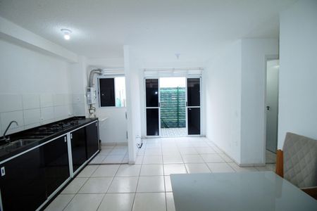 Sala de apartamento para alugar com 2 quartos, 50m² em Parque Colúmbia, Rio de Janeiro