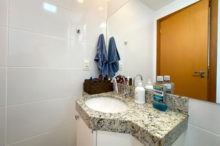 Apartamento à venda com 67m², 2 quartos e 2 vagasBanheiro da Suíte 1