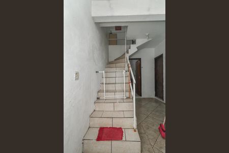 Casa para alugar com 166m², 4 quartos e 1 vagaEscada