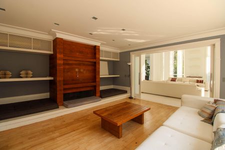 Casa à venda com 830m², 6 quartos e 5 vagas Casa à venda com 830m², 6 quartos e 5 vagasSala 2