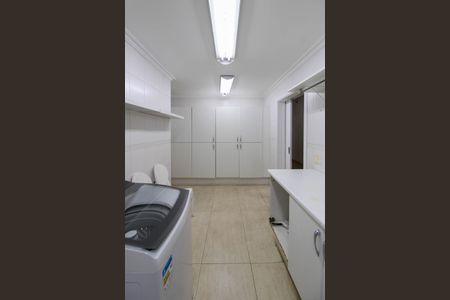 Casa à venda com 830m², 6 quartos e 5 vagas Casa à venda com 830m², 6 quartos e 5 vagasÁrea de Serviço