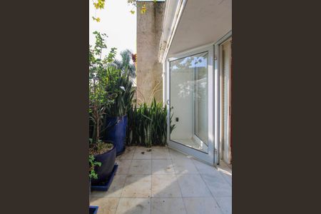 Casa à venda com 830m², 6 quartos e 5 vagas Casa à venda com 830m², 6 quartos e 5 vagasVaranda Suíte 4