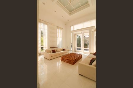 Casa à venda com 830m², 6 quartos e 5 vagas Casa à venda com 830m², 6 quartos e 5 vagasSala 1