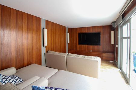 Casa à venda com 830m², 6 quartos e 5 vagas Casa à venda com 830m², 6 quartos e 5 vagasSala de cinema