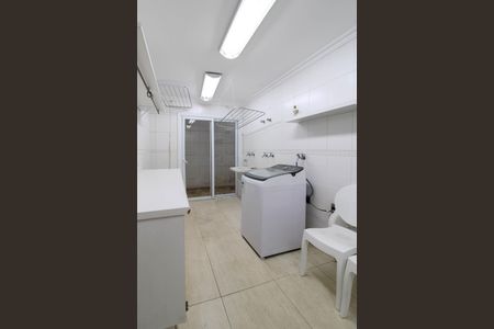 Casa à venda com 830m², 6 quartos e 5 vagas Casa à venda com 830m², 6 quartos e 5 vagasÁrea de Serviço