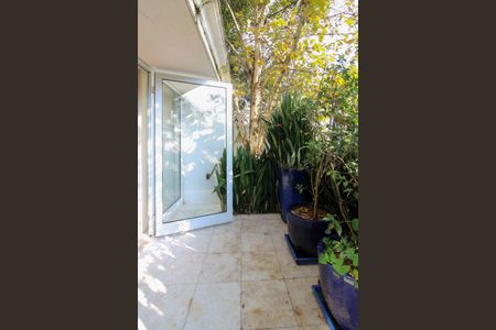 Casa à venda com 830m², 6 quartos e 5 vagas Casa à venda com 830m², 6 quartos e 5 vagasVaranda Suíte 4