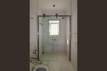 Casa à venda com 830m², 6 quartos e 5 vagas Casa à venda com 830m², 6 quartos e 5 vagasBanheiro da Suíte 1