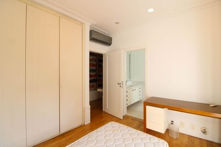 Casa à venda com 830m², 6 quartos e 5 vagas Casa à venda com 830m², 6 quartos e 5 vagasSuíte 3