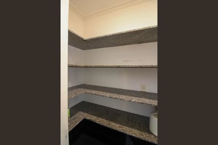 Casa à venda com 830m², 6 quartos e 5 vagas Casa à venda com 830m², 6 quartos e 5 vagasDespensa