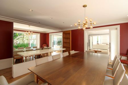 Casa à venda com 830m², 6 quartos e 5 vagas Casa à venda com 830m², 6 quartos e 5 vagasSala de Jantar