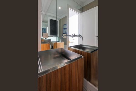 Casa à venda com 830m², 6 quartos e 5 vagas Casa à venda com 830m², 6 quartos e 5 vagasLavabo