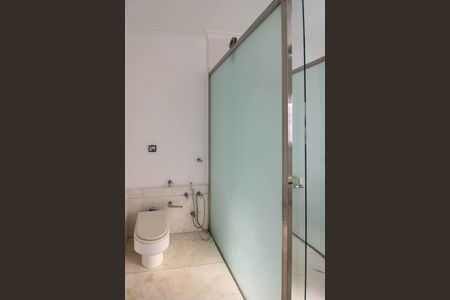 Casa à venda com 830m², 6 quartos e 5 vagas Casa à venda com 830m², 6 quartos e 5 vagasBanheiro Suíte 4