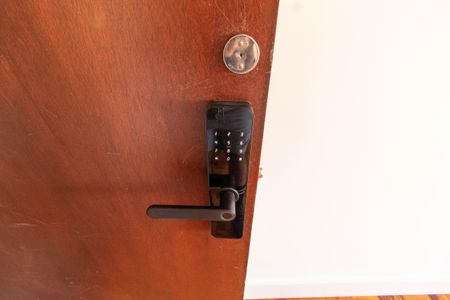 Apartamento à venda com 101m², 3 quartos e 1 vaga Apartamento à venda com 101m², 3 quartos e 1 vagaFECHADURA ELETRÔNICA