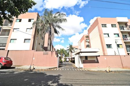 Apartamento para alugar com 55m², 2 quartos e 1 vagaFachada e portaria