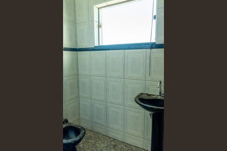 Casa para alugar com 245m², 3 quartos e 2 vagasBanheiro externo  