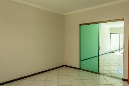 Sala de casa para alugar com 3 quartos, 245m² em Jardim Ipiranga, Americana