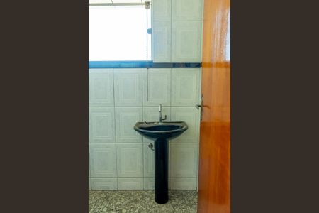 Casa para alugar com 245m², 3 quartos e 2 vagasBanheiro externo  