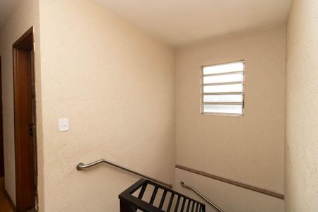 Casa à venda com 285m², 3 quartos e 6 vagas Casa à venda com 285m², 3 quartos e 6 vagasHall da escada