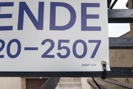 Casa à venda com 285m², 3 quartos e 6 vagas Casa à venda com 285m², 3 quartos e 6 vagasPlaca ZWMT-574