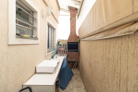Casa à venda com 285m², 3 quartos e 6 vagas Casa à venda com 285m², 3 quartos e 6 vagasCorredor externo