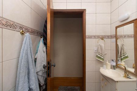 Casa à venda com 285m², 3 quartos e 6 vagas Casa à venda com 285m², 3 quartos e 6 vagasBanheiro Social