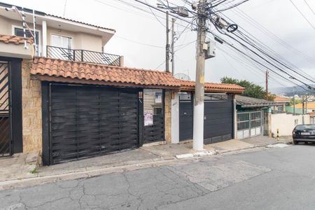 Casa à venda com 285m², 3 quartos e 6 vagas Casa à venda com 285m², 3 quartos e 6 vagasFachada