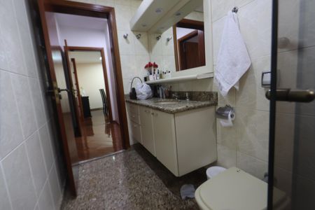 Apartamento à venda com 216m², 3 quartos e 2 vagasBanheiro Social