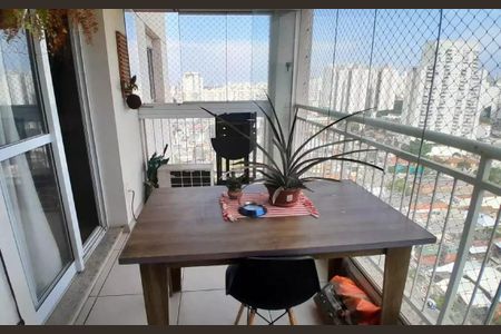 Apartamento à venda com 65m², 2 quartos e 1 vagaVaranda