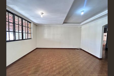 Casa para alugar com 220m², 3 quartos e 1 vaga